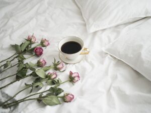 横向き枕を使うと快適な睡眠が得られる理由は？